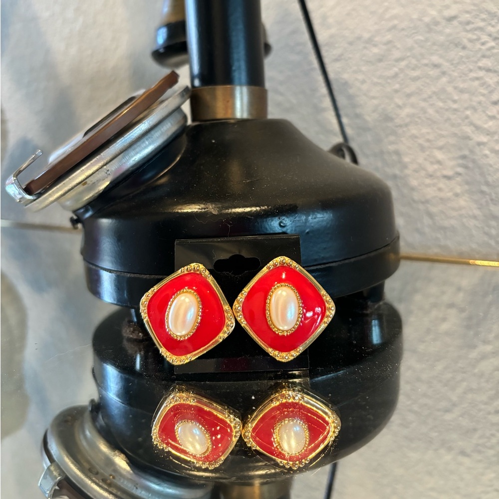 Vintage post earrings in great shape.